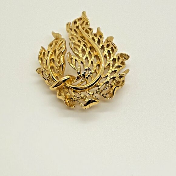 VTG Crown Trifari Goldtone Textured Openwork Leaf Brooch Modernist MCM Old Money - Picture 3 of 9